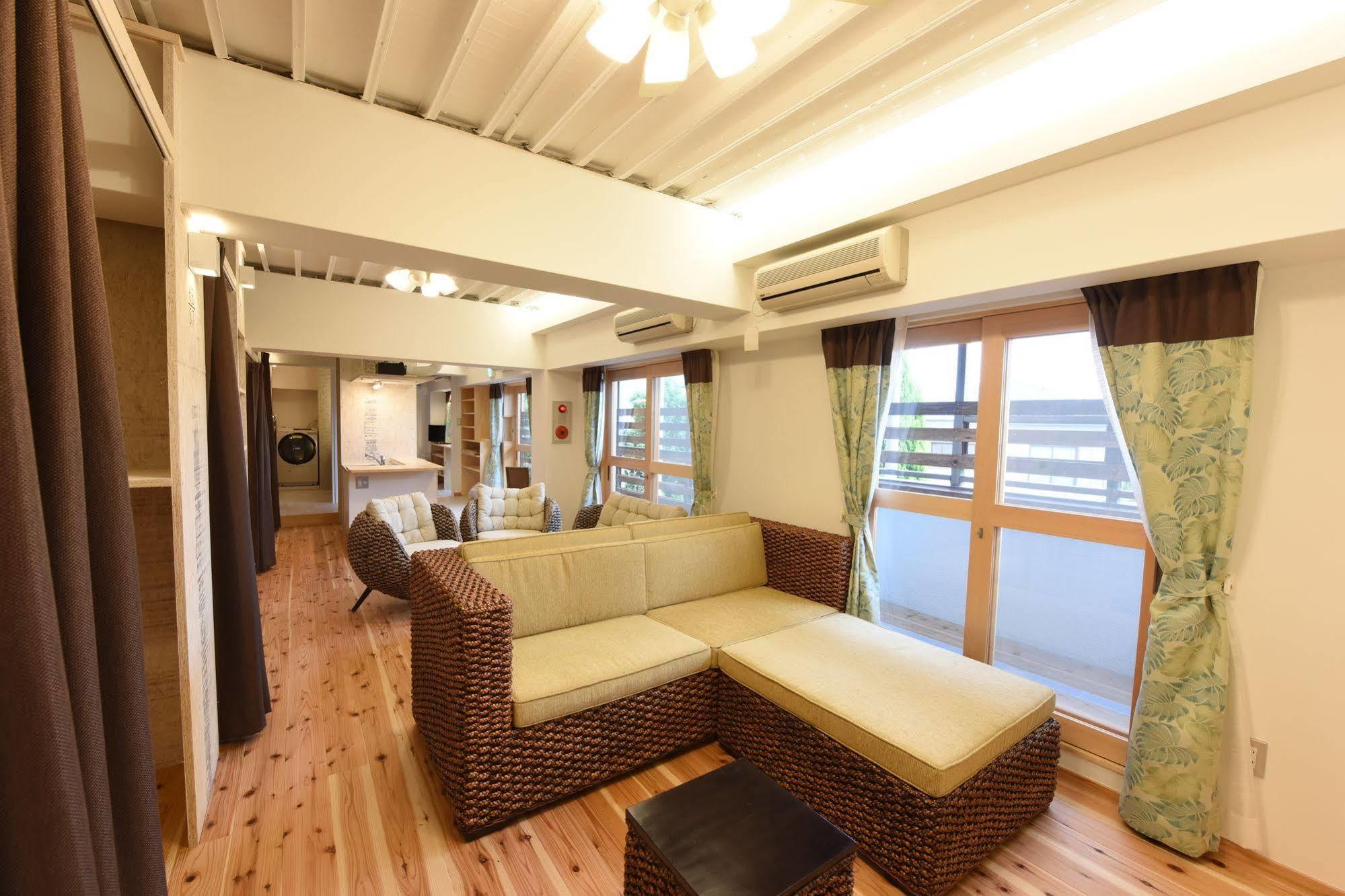Backpackers Hotel Noosa Japan In Takatsuki Tonda Екстериор снимка